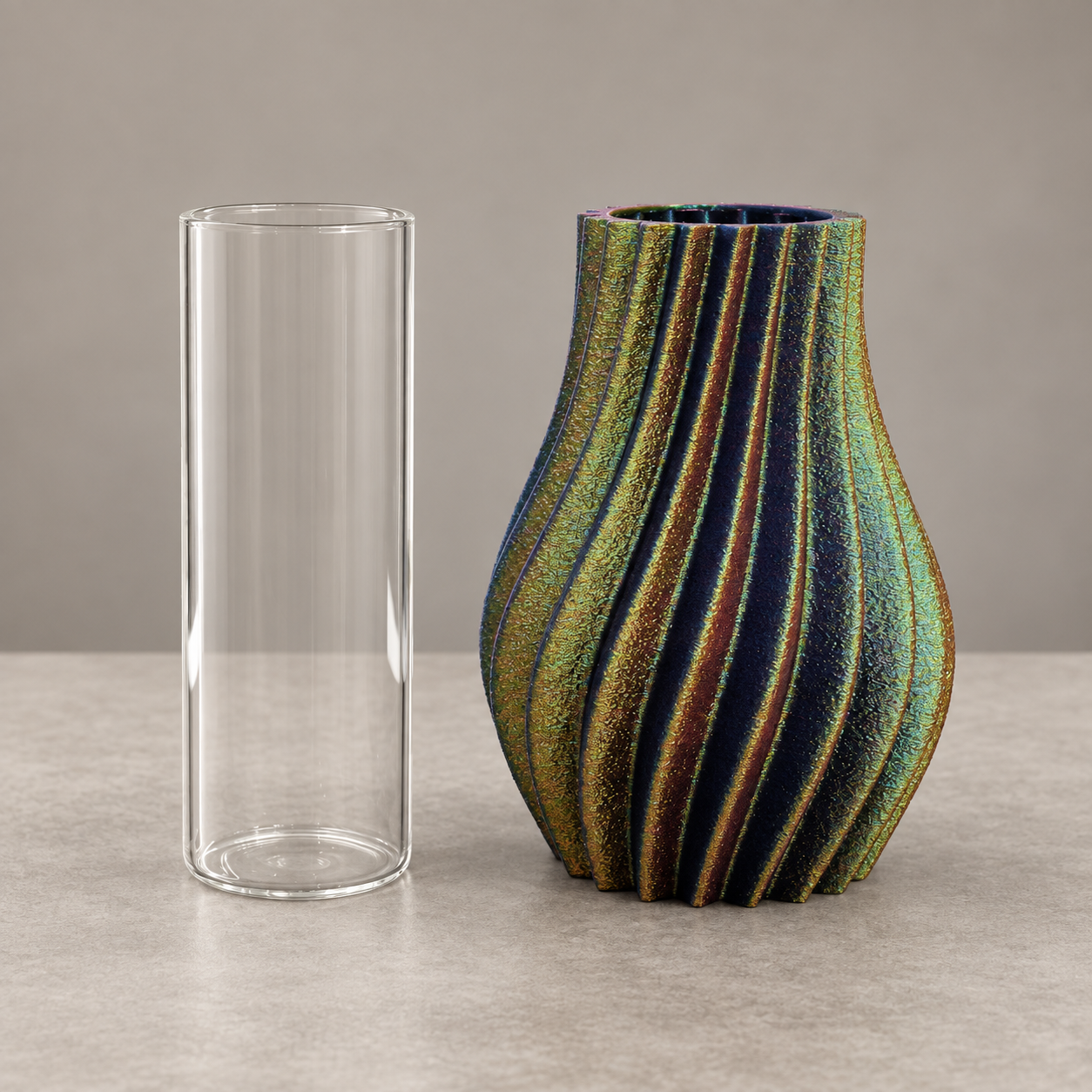 Chamäleon-Vase Shiny mit dem herausnehmbaren Glaseinsatz daneben